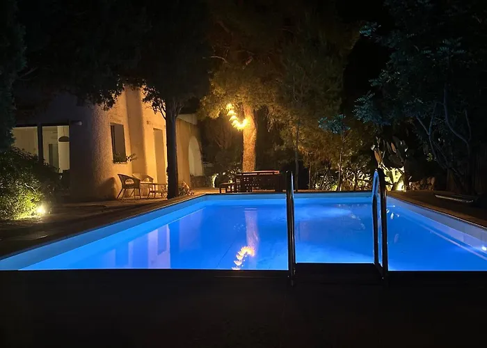 Elegante Con Piscina Privata In Centro Parco Privato E Massima Privacy Βίλα